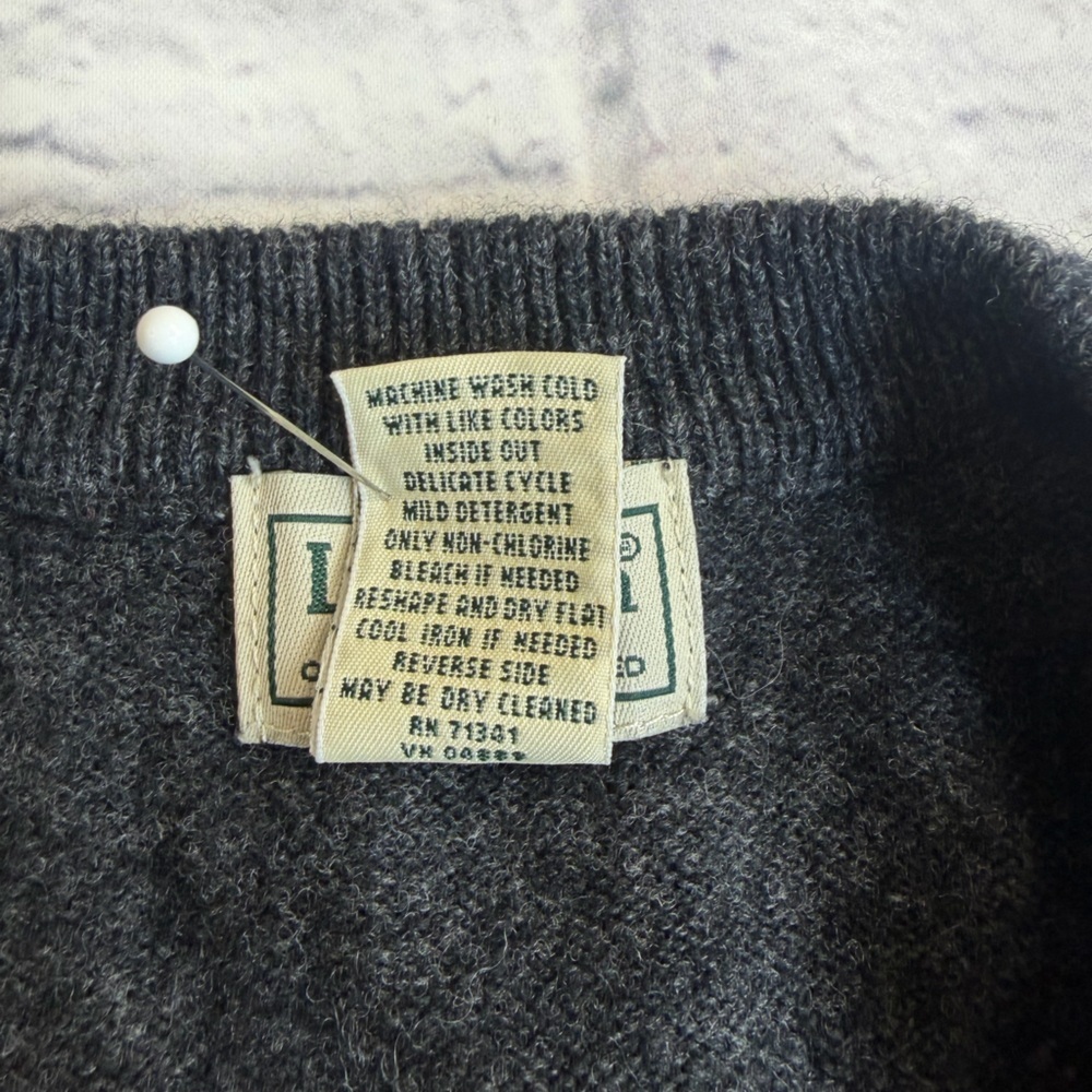 L.L. Bean Men's Charcoal V-Neck Sweater Vest. Lambs Wool. Luxe. Size Large. - Picture 6 of 7